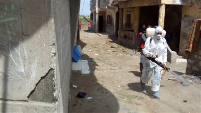 استمرار أعمال تطهير المنشآت بالبحيرة