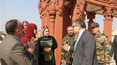 العناني ووزير الطيران في قصر البارون