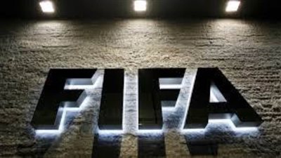 «فيفا» يقرر مد عقود اللاعبين لنهاية الموسم