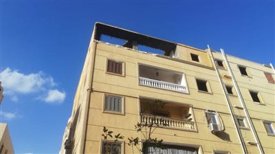 إزالة دور مخالف بالمنطقة التاسعة بالشروق