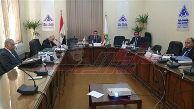 رئيس جامعة بنها يترأس لجنة اختيار عميد كلية الهندسة بشبرا