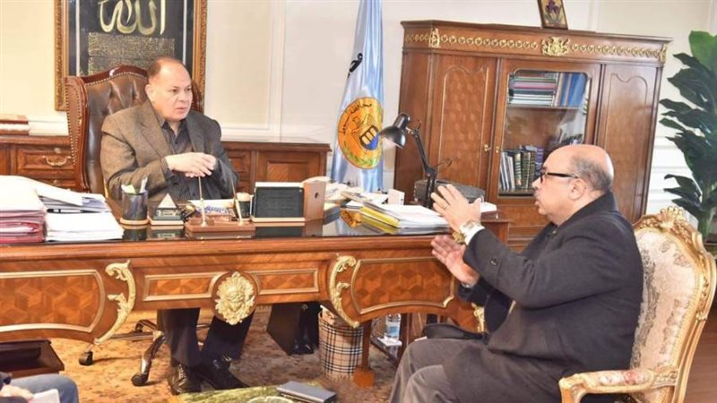 محافظ أسيوط يلتقي