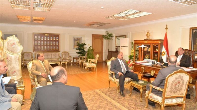 محافظ أسيوط يلتقي