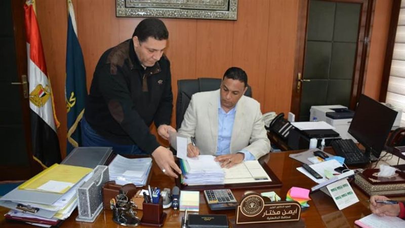 توقيع العقود