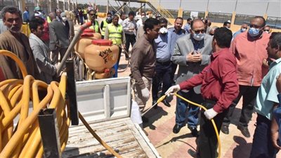 محافظ أسيوط يشهد اصطفاف معدات التطهير بشركة المياه