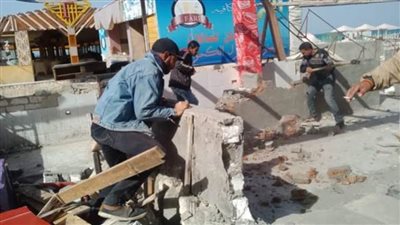 إزالة 8 كافتيريات مخالفة بشاطئ النخيل