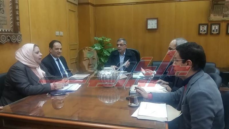 جانب من اللجنة