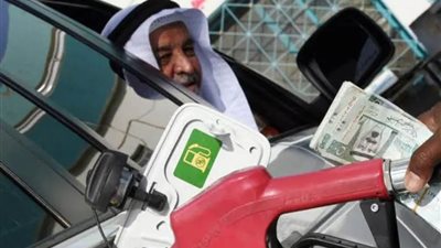 السعودية تخفض أسعار البنزين