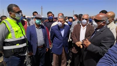 وزير النقل يشدد على توزيع الكمامات على العاملين والكشف عليهم لمواجهة كورونا