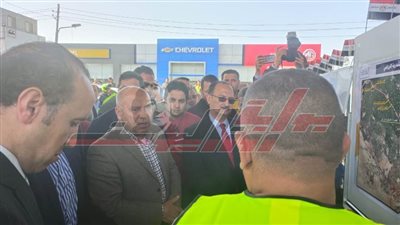 وزير النقل يتفقد مشروعات الطرق والكباري بـ
