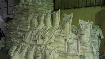 شرطة  التموين تضبط سيارة نقل محملة بسكر مدعم فى الجيزة