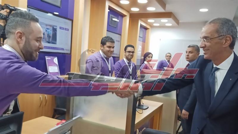 وزير الاتصالات يفتتح