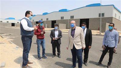  محافظ بني سويف يشدد على توفير المستلزمات الوقائية للعمال 