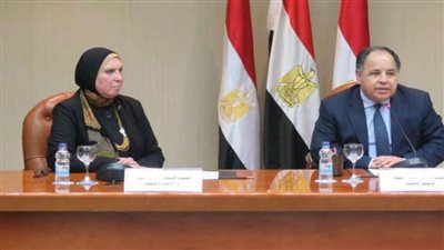 وزيرا المالية والتجارة يوقعان 34 اتفاقا لتسوية مستحقات المصدرين