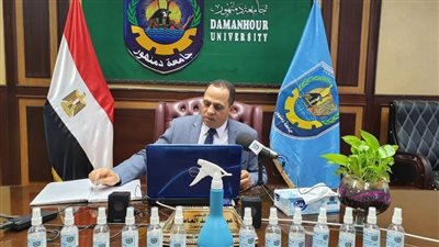 بالفيديو كونفرانس.. رئيس جامعة دمنهور يترأس اجتماع مجلس كلية الزراعة