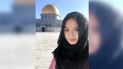عائشة الصينية.. تغني للقدس بالعربية من بكين (فيديو)