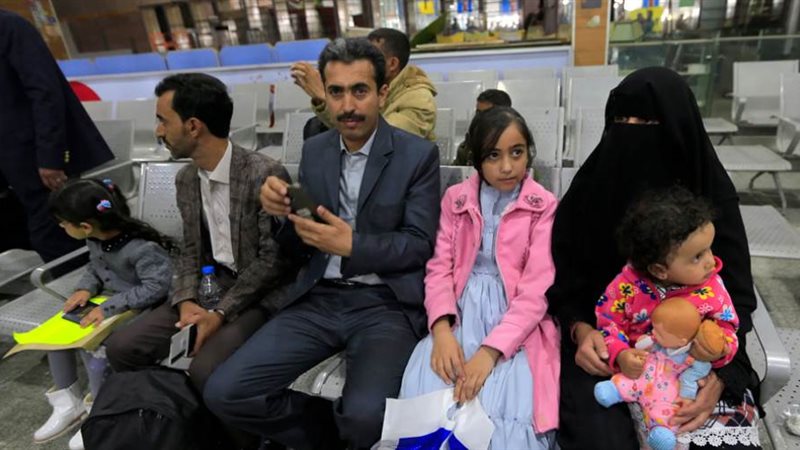 طائرة أممية تقل مرضى