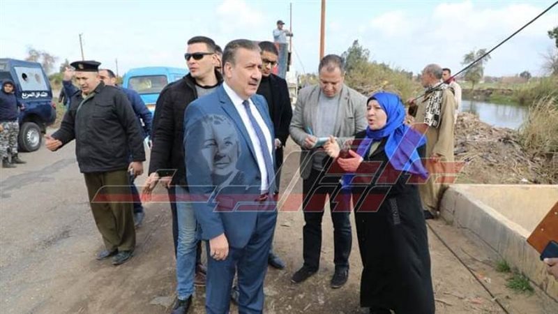 محافظ المنوفية أثناء