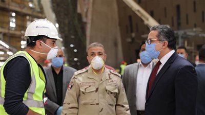 عناني يتفقد المتحف الكبير.. (صور)