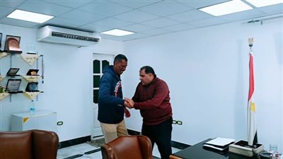 محافظ البحر الأحمر يوفر إشغال طريق لـ«بائع جرايد»