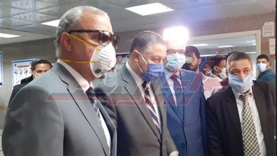 عاجل.. بأيدي الطلاب.. بدء تشغيل أول بوابة تعقيم إلكترونية في المستشفيات