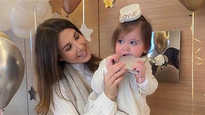 رغم قضية القتل.. نانسي عجرم تحتفل بعيد ميلاد ابنتها