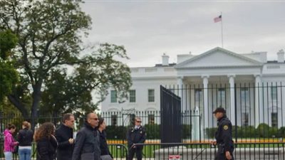 واشنطن:  توقيف رجل قرب البيت الأبيض هدد بقتل ترامب