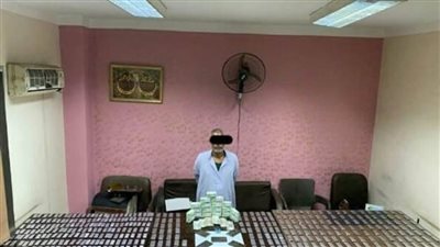 القبض على عامل بحوزته 5 طرب حشيش و4 آلاف قرص مخدر