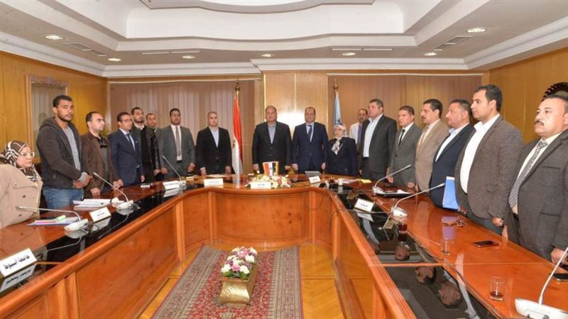 لقاء محافظ أسيوط