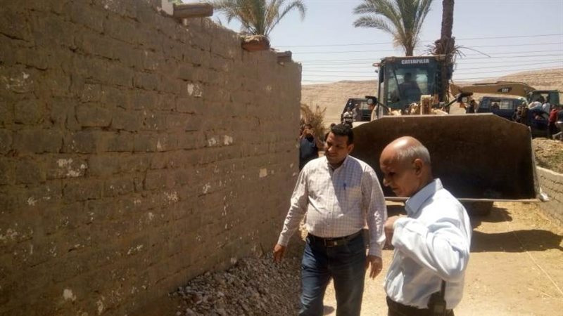 حملة إزالات بمركز