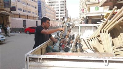 تشميع كافيه ومصادرة محتوياته لمخالفته قرار الغلق