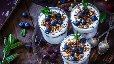 دراسة: تناول الزبادي في الإفطار يعالج الاكتئاب