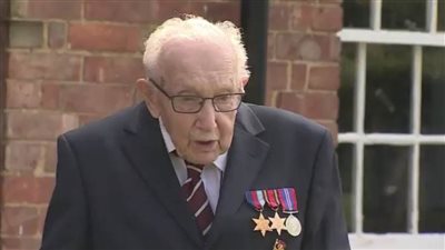 قصة بريطاني عمره 100 عام يجمع 3 ملايين إسترليني لمواجهة كورونا