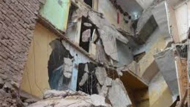 العقار المنهار بمنطقة