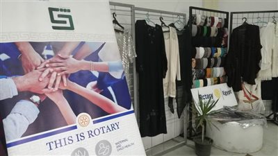 معرض للملابس بأسعار مخفضة بجامعة حلوان