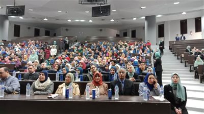 جامعة حلوان تكثف من توعية العاملين بالمطعم المركزى بـ 
