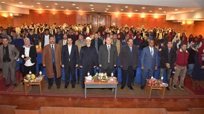 محافظ أسيوط يشهد فعاليات العرض المسرحي 