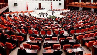 مشاجرة بين نائبين فى البرلمان التركي بسبب مناقشة قانون تعديل الأحكام