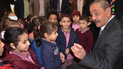 محافظ الإسماعيلية يطمئن على انتظام العملية التعليمية