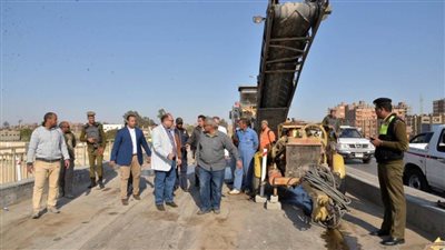 محافظ أسيوط يتفقد أعمال رصف ورفع كفاءة كوبري القناطر 