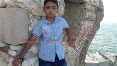 مصرع تلميذ ابتدائي صدمته سيارة أمام مدرسته بسمالوط