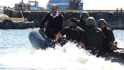 القبض على شقيقين يصطادان الأسماك من نهر النيل بمواد كيميائية ضارة 