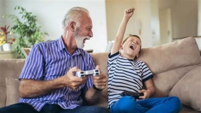 طرق مبتكرة للأحفاد للتواصل مع الأجداد خلال الحظر