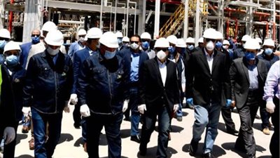 وزير البترول يتفقد مشروعات التكرير بالإسكندرية