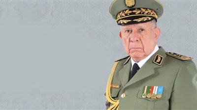 الجزائر.. منح وسام الشجاعة لجندي استشهد خلال تصديه لهجوم إرهابي