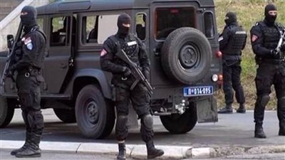 الشرطة الإيطالية تعلن العثور على أسلحة وذخيرة مخبأة تحت الأرض في صقلية