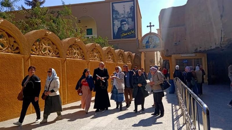 وفود أجنبية ومحلية