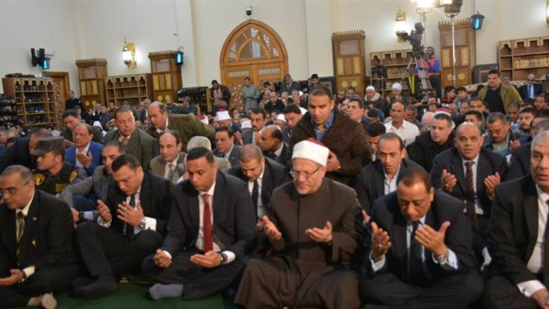 صلاة الجمعة بمسجد