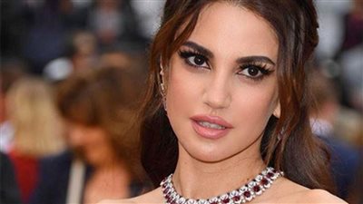 هل تعيش درة قصة حب؟