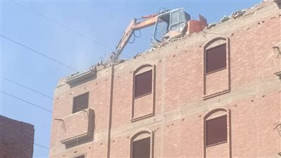 الانتهاء من إزالة 18 عقارا مخالفا بمحور الضبعة بالوراق